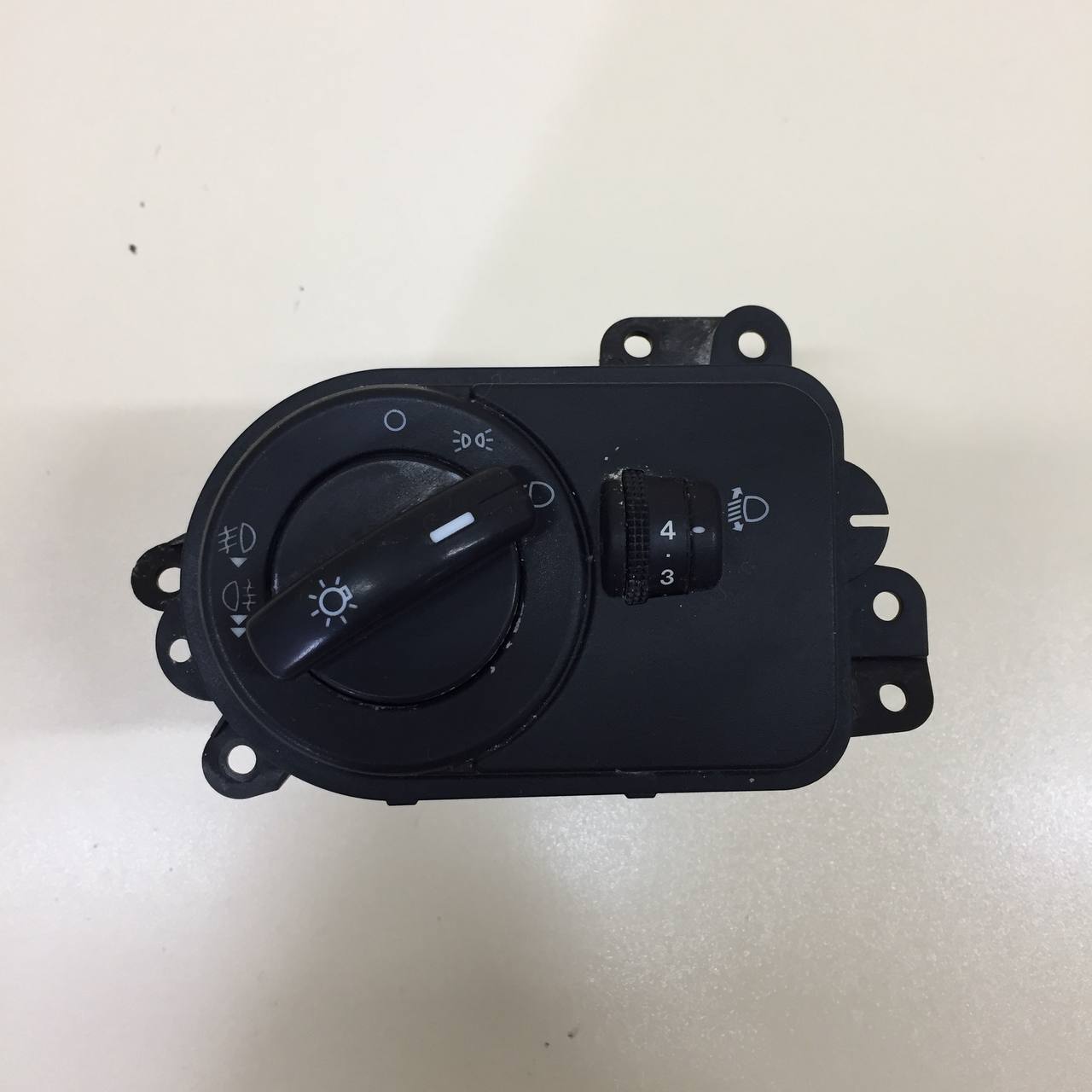 Переключатель света фар Ford Fusion (JU) 2002-2012 Переключатель света фар Ford Fusion (JU) 2002-2012
