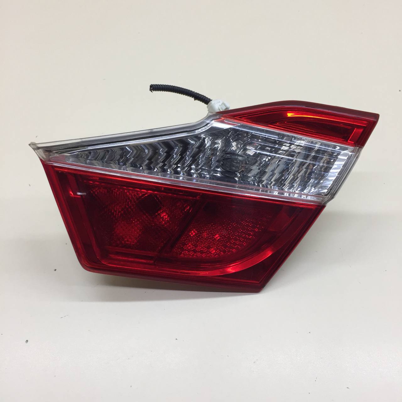 Фонарь задний внутренний правый Toyota Camry (V50) 2011-2017
