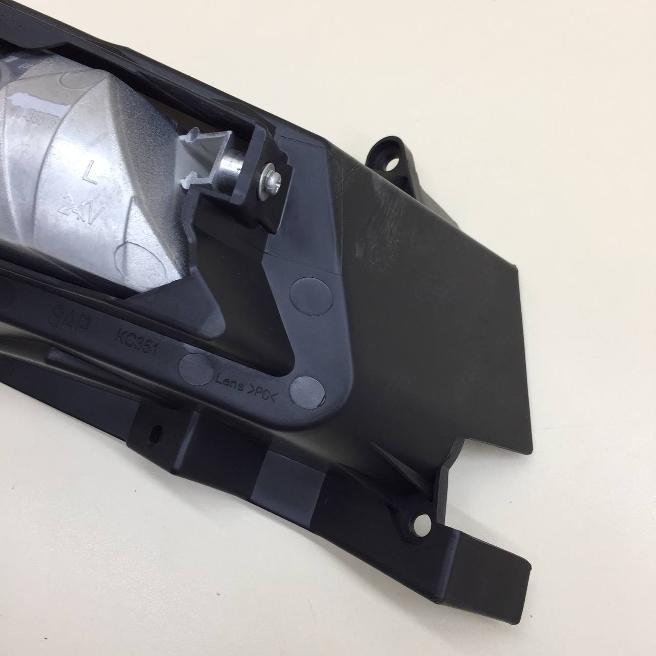 Фара противотуманная левая Mazda Mazda 3 (BL) 2009-2013