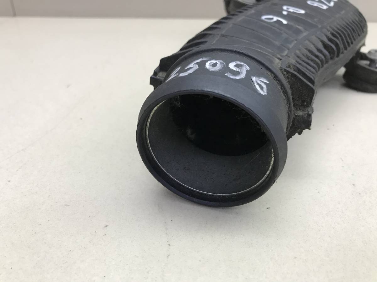 Патрубок интеркулера Volkswagen Passat B6 2005-2010