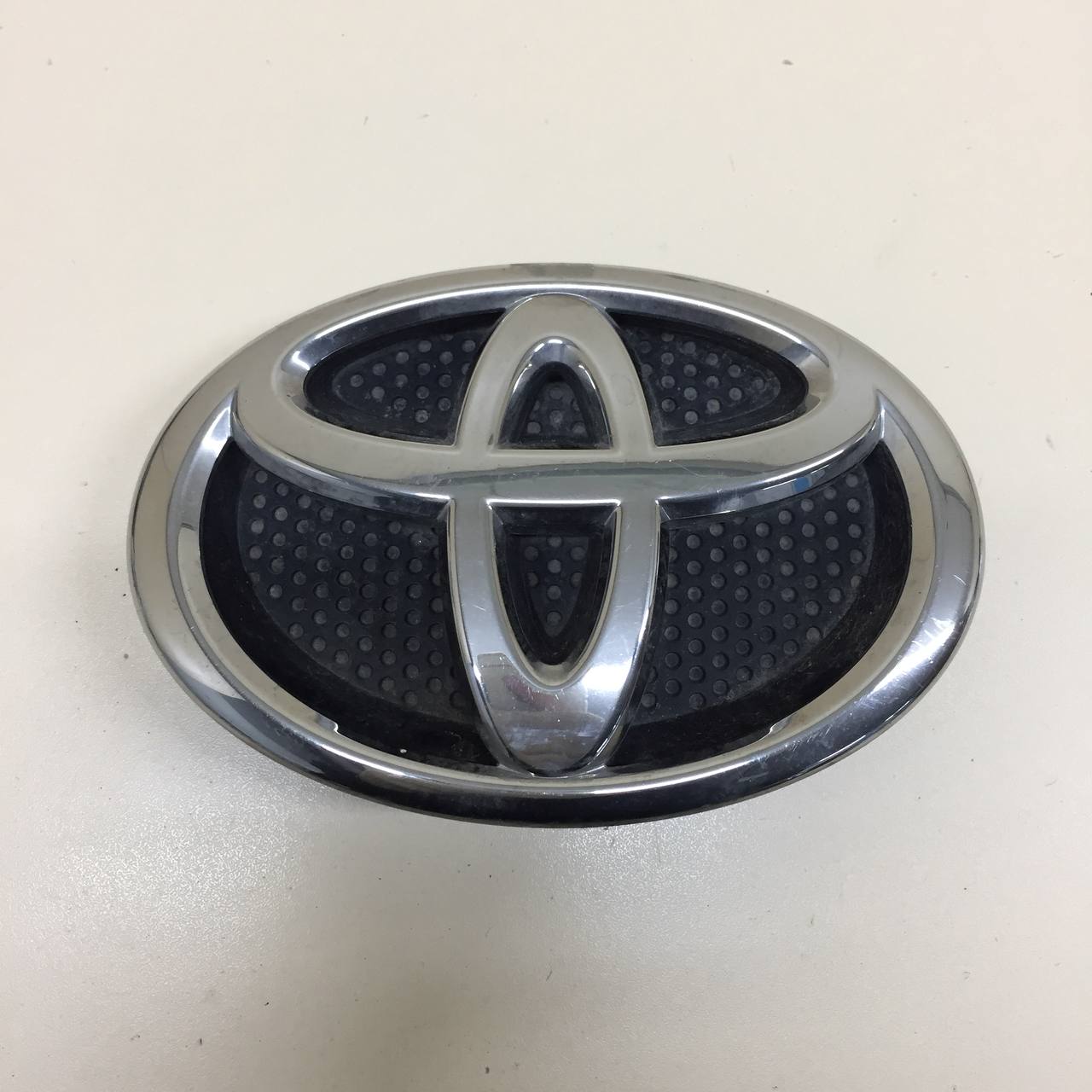 Эмблема Toyota Rav 4 (XA40) 2013-2019 Эмблема Toyota Rav 4 (XA40) 2013-2019