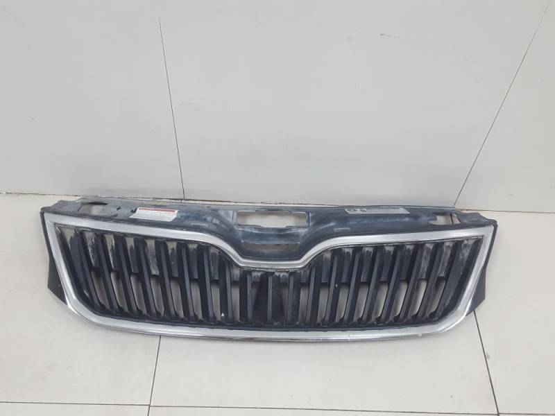 Решетка радиатора Skoda Rapid 2012-2017