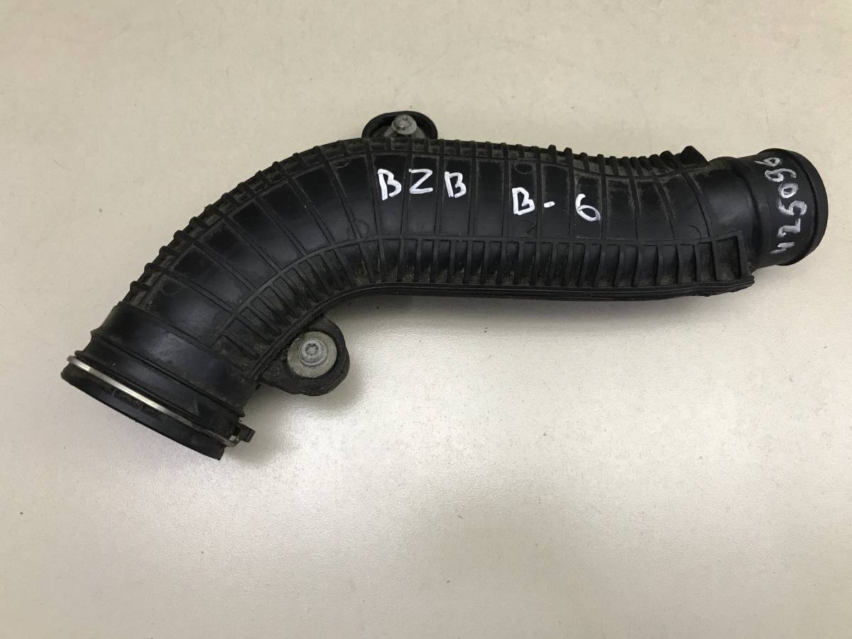 Патрубок интеркулера Volkswagen Passat B6 2005-2010