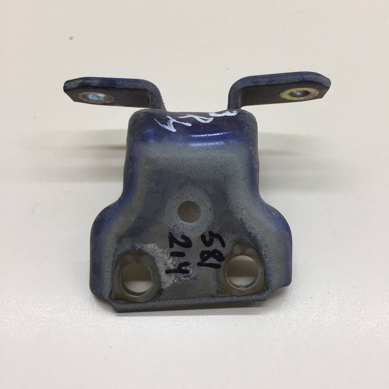 Петля двери задней правой нижняя Suzuki Liana 2001-2007