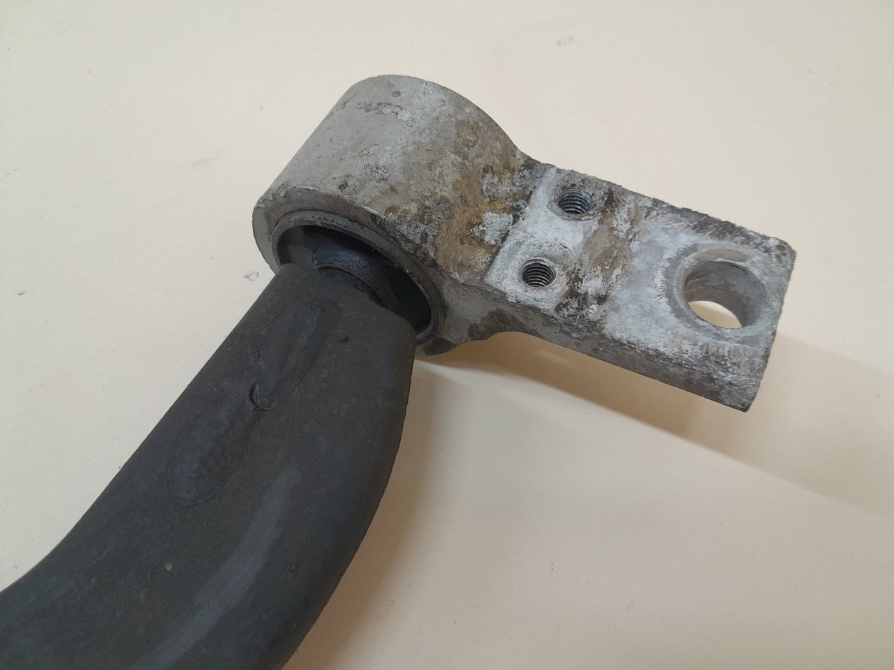 Рычаг передний левый Ford Fiesta (MK5) 2002-2008