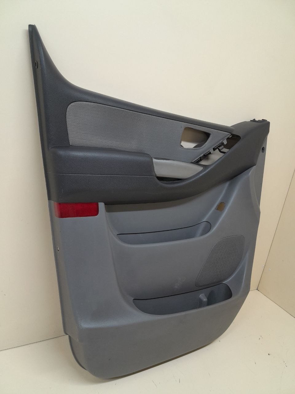 Обшивка двери передней левой Hyundai Starex H1/Grand Starex 2007> Обшивка двери передней левой Hyundai Starex H1/Grand Starex 2007>