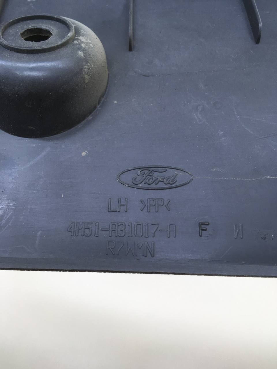 Обшивка стойки Ford Focus 2 (DA) 2005-2008