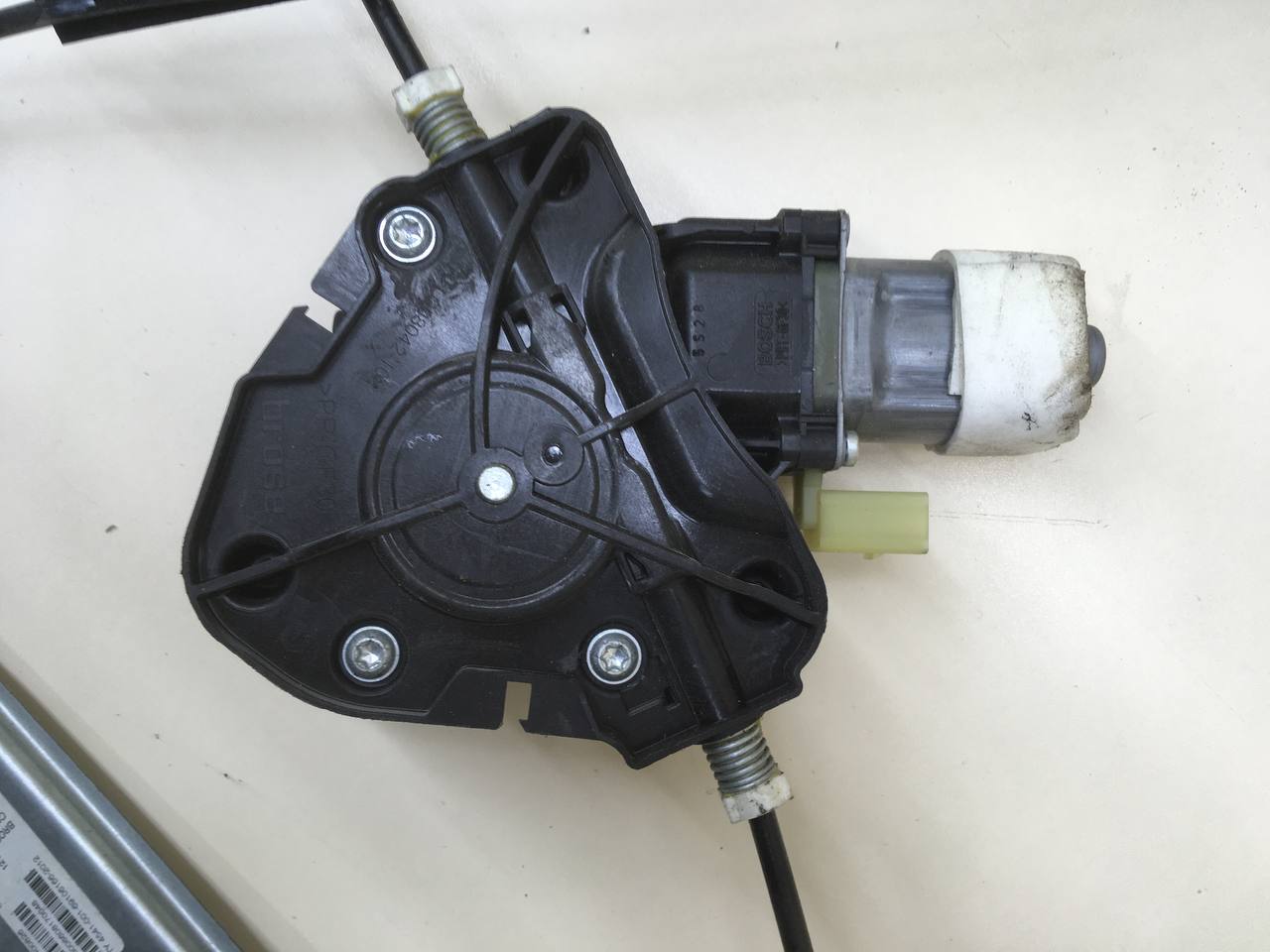 Стеклоподъемник электр. передний правый Lada Granta 2011>