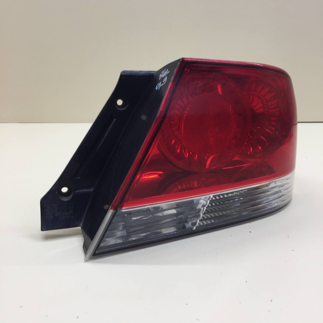 Фонарь задний правый Mitsubishi Lancer 9 (CS/Classic) 2000-2011 Фонарь задний правый Mitsubishi Lancer 9 (CS/Classic) 2000-2011