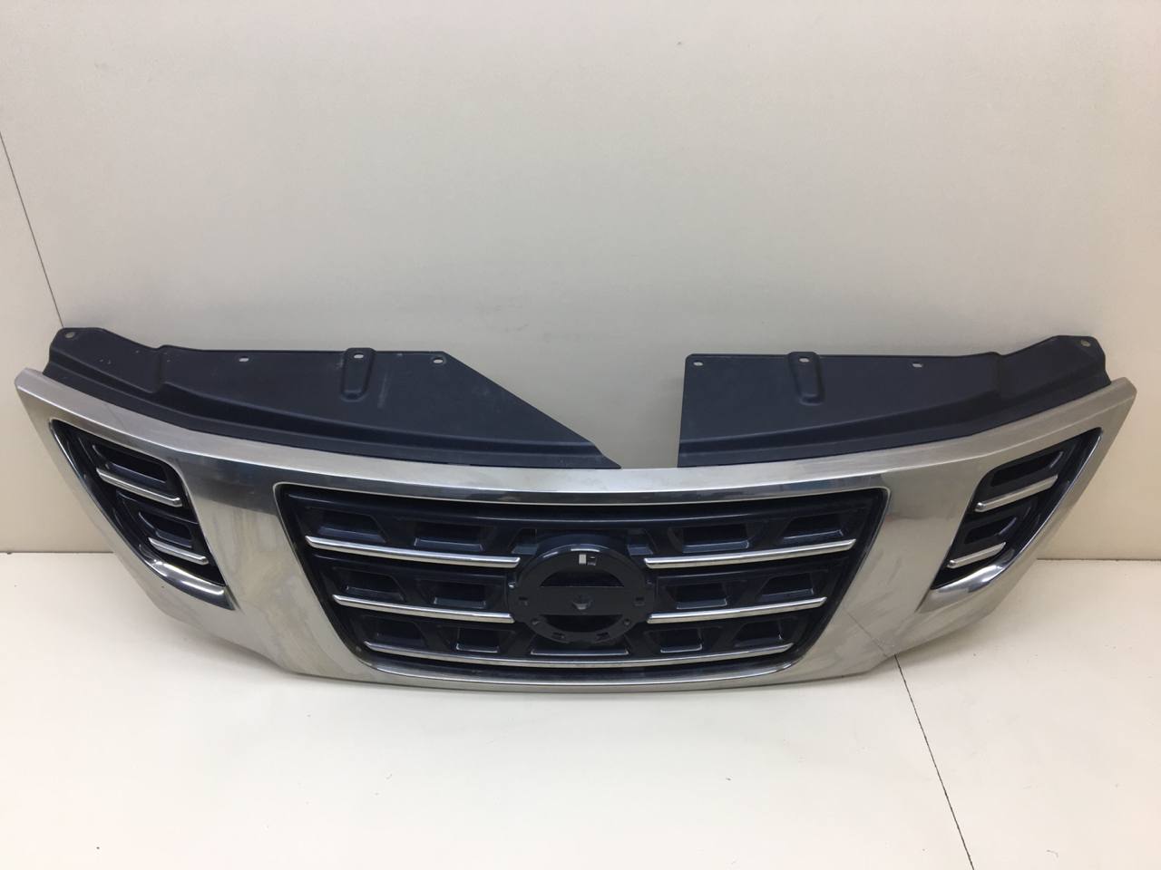 Решетка радиатора Nissan Patrol (Y62) 2010>