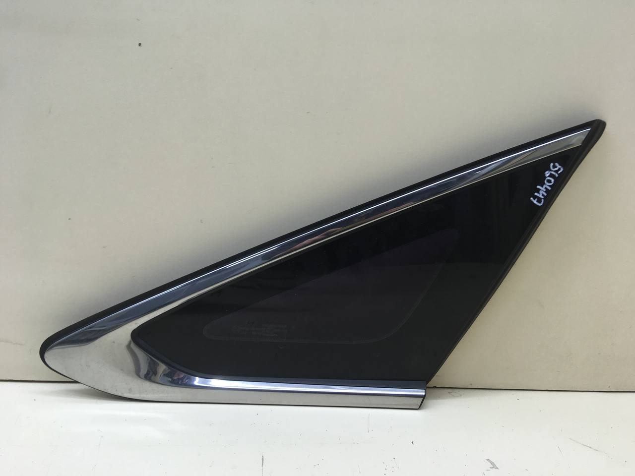 Стекло кузовное глухое правое Hyundai Sonata 7 (LF) 2017-2019 Стекло кузовное глухое правое Hyundai Sonata 7 (LF) 2017-2019