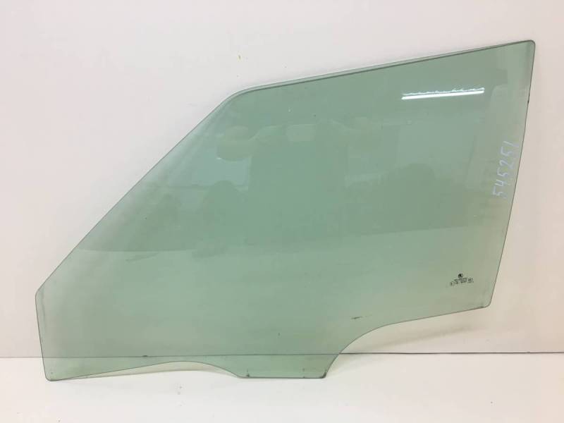 Стекло двери передней левой Skoda Fabia (5J) 2007-2014