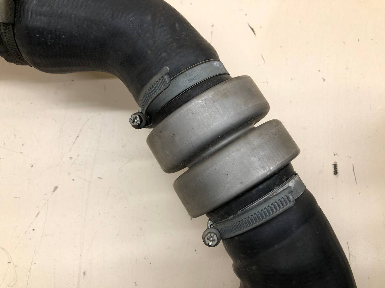 Патрубок интеркулера Volvo XC60 2008-2017