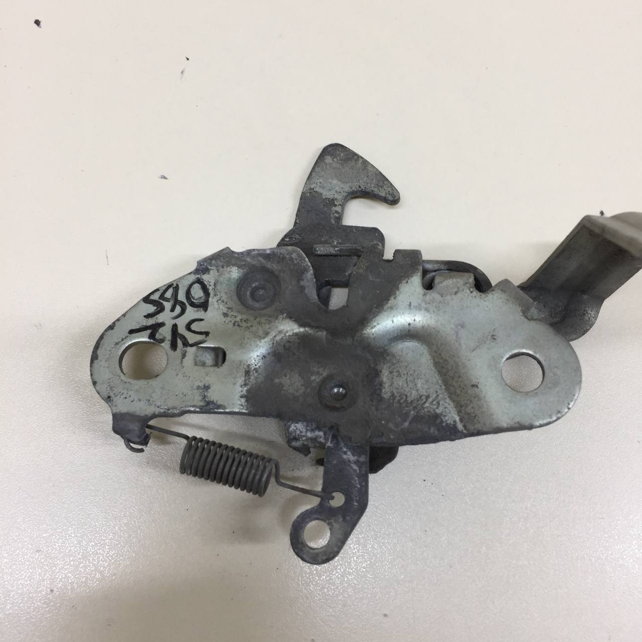 Замок капота Peugeot 107 2006-2014 Замок капота Peugeot 107 2006-2014