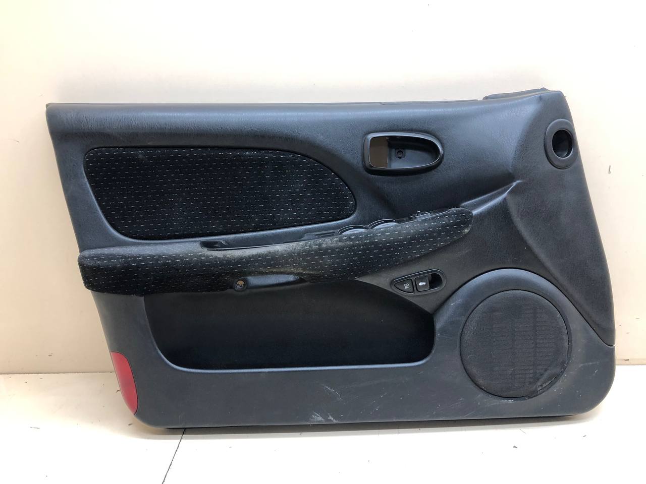 Обшивка двери передней левой Hyundai Sonata 4 (EF,Tagaz) 2001-2012
