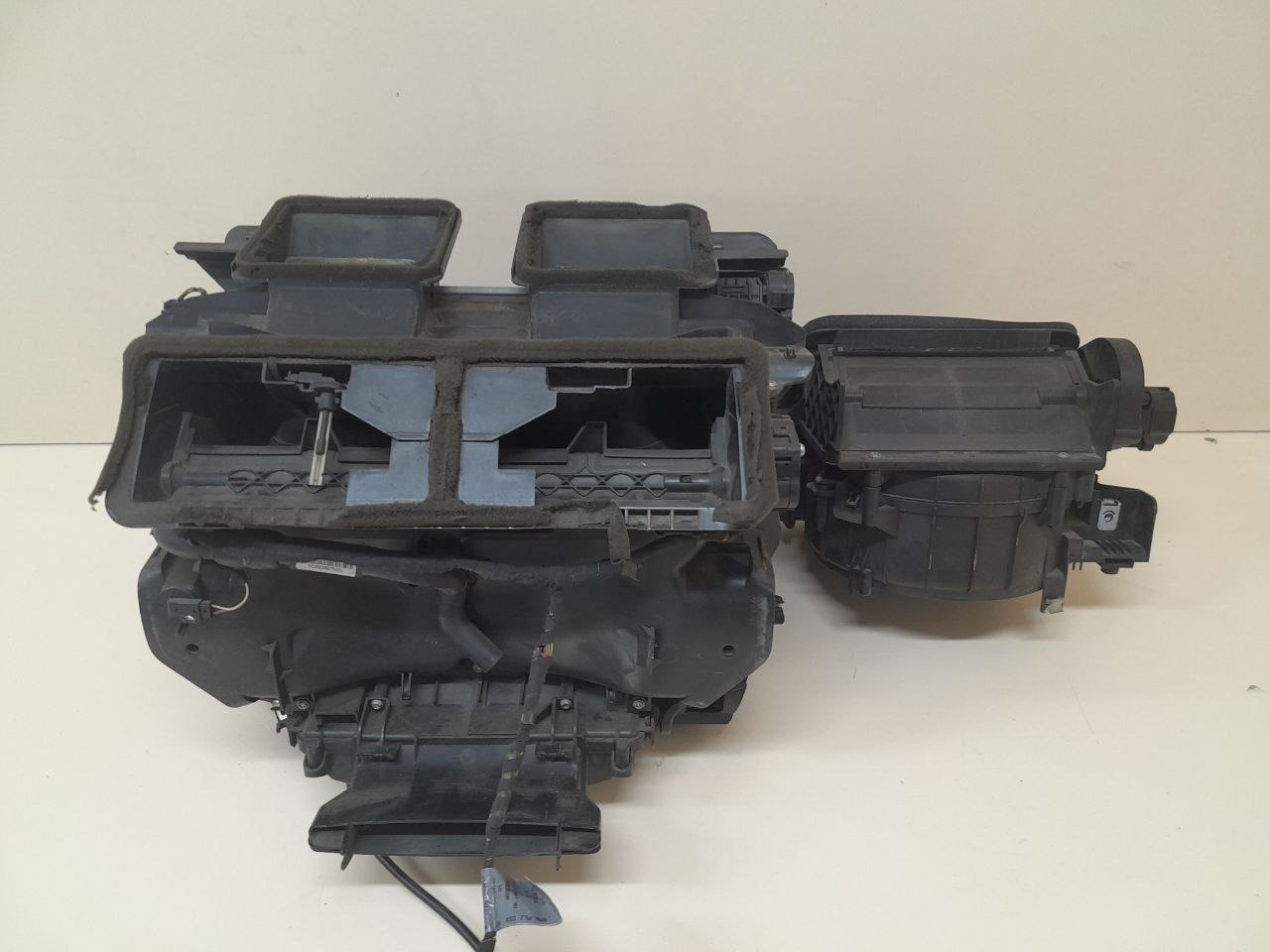 Корпус отопителя BMW 3-series E90/E91 2005-2011 Корпус отопителя BMW 3-series E90/E91 2005-2011