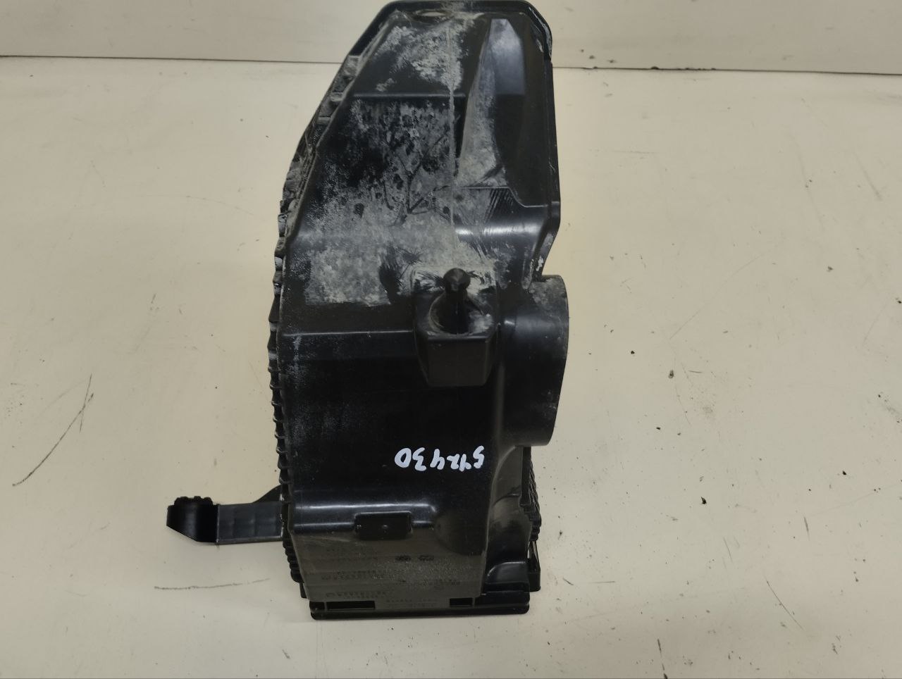 Корпус воздушного фильтра Renault Duster (HSA, HSM) 2012> Корпус воздушного фильтра Renault Duster (HSA, HSM) 2012>