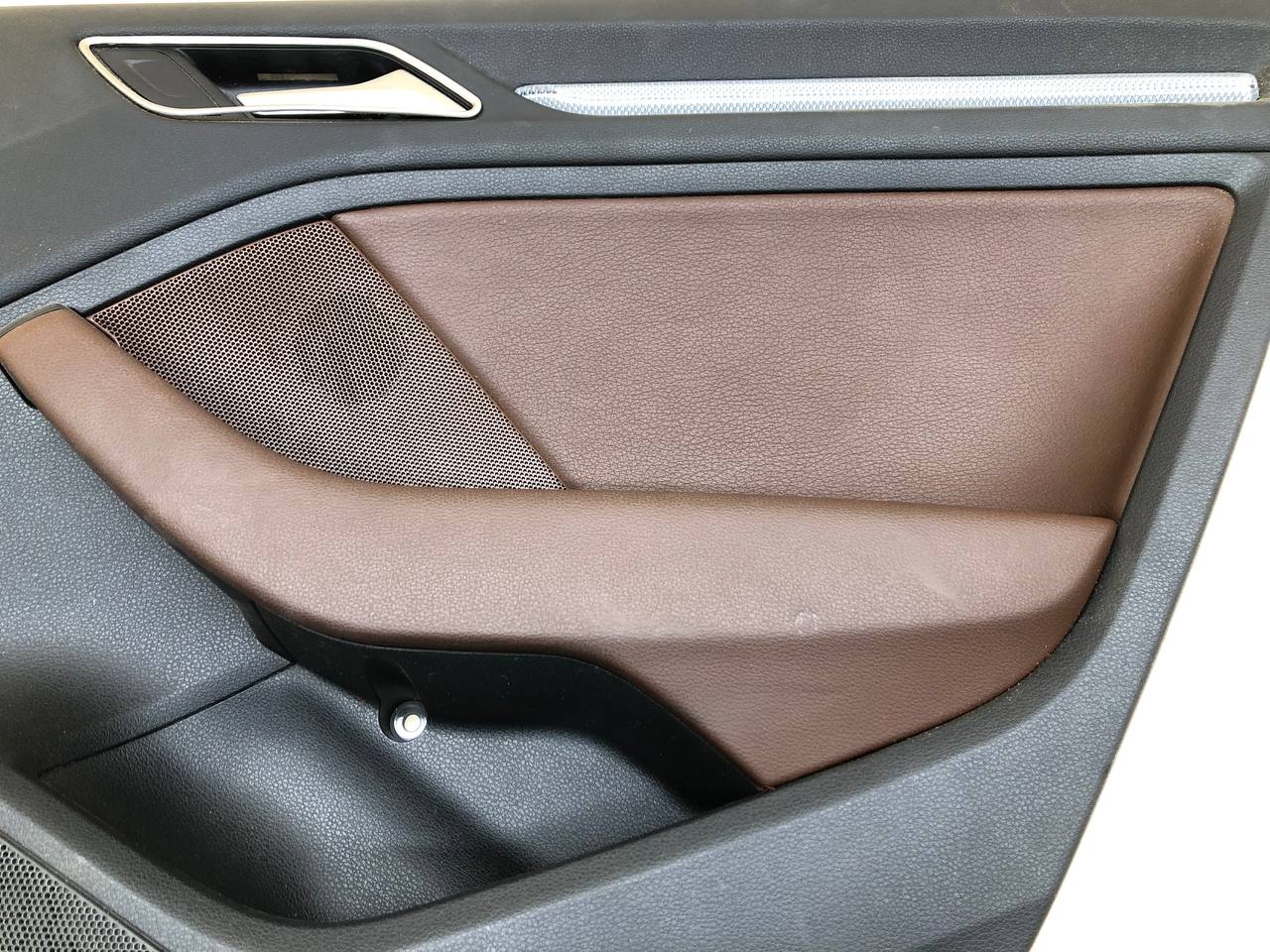 Обшивка двери задней левой Audi A3 (8V) 2013>