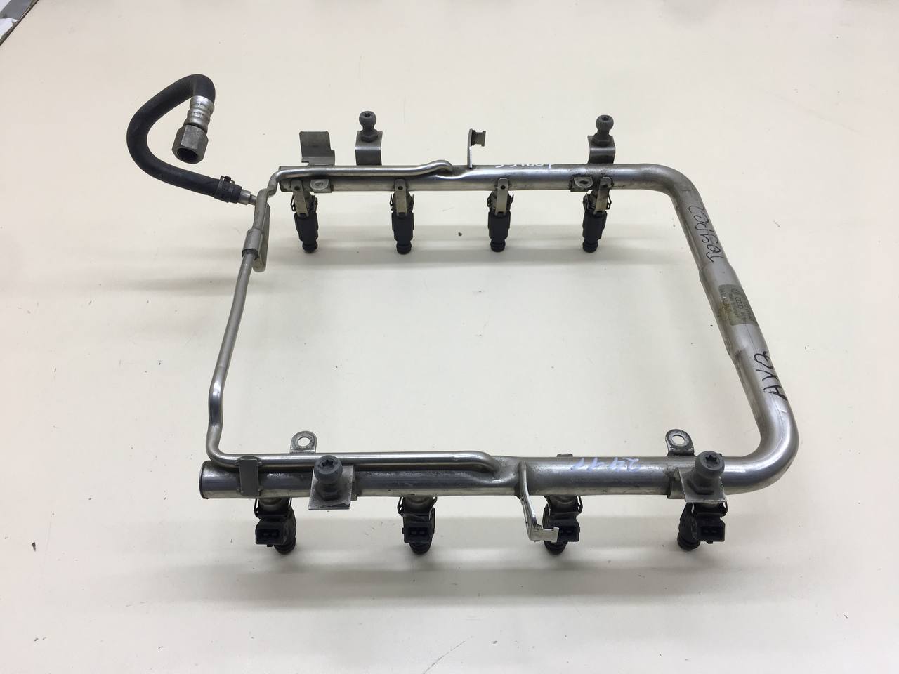 Рейка топливная (рампа) Volkswagen Touareg (7L) 2002-2010