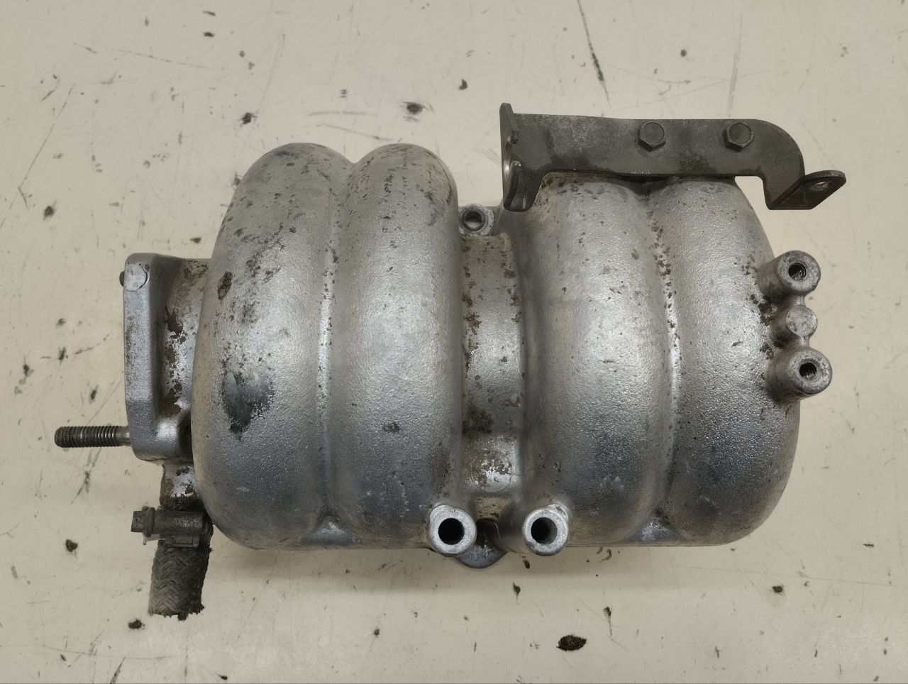 Коллектор впускной Chevrolet Niva 2002-2009