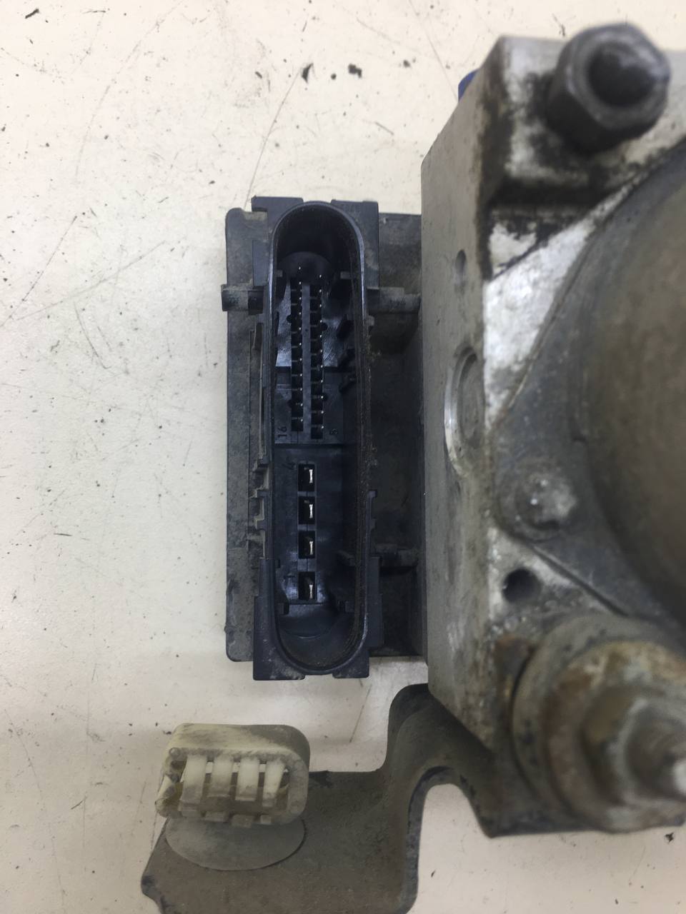 Блок ABS (насос) Nissan Almera 3 (G11, G15) 2012> Блок ABS (насос) Nissan Almera 3 (G11, G15) 2012>