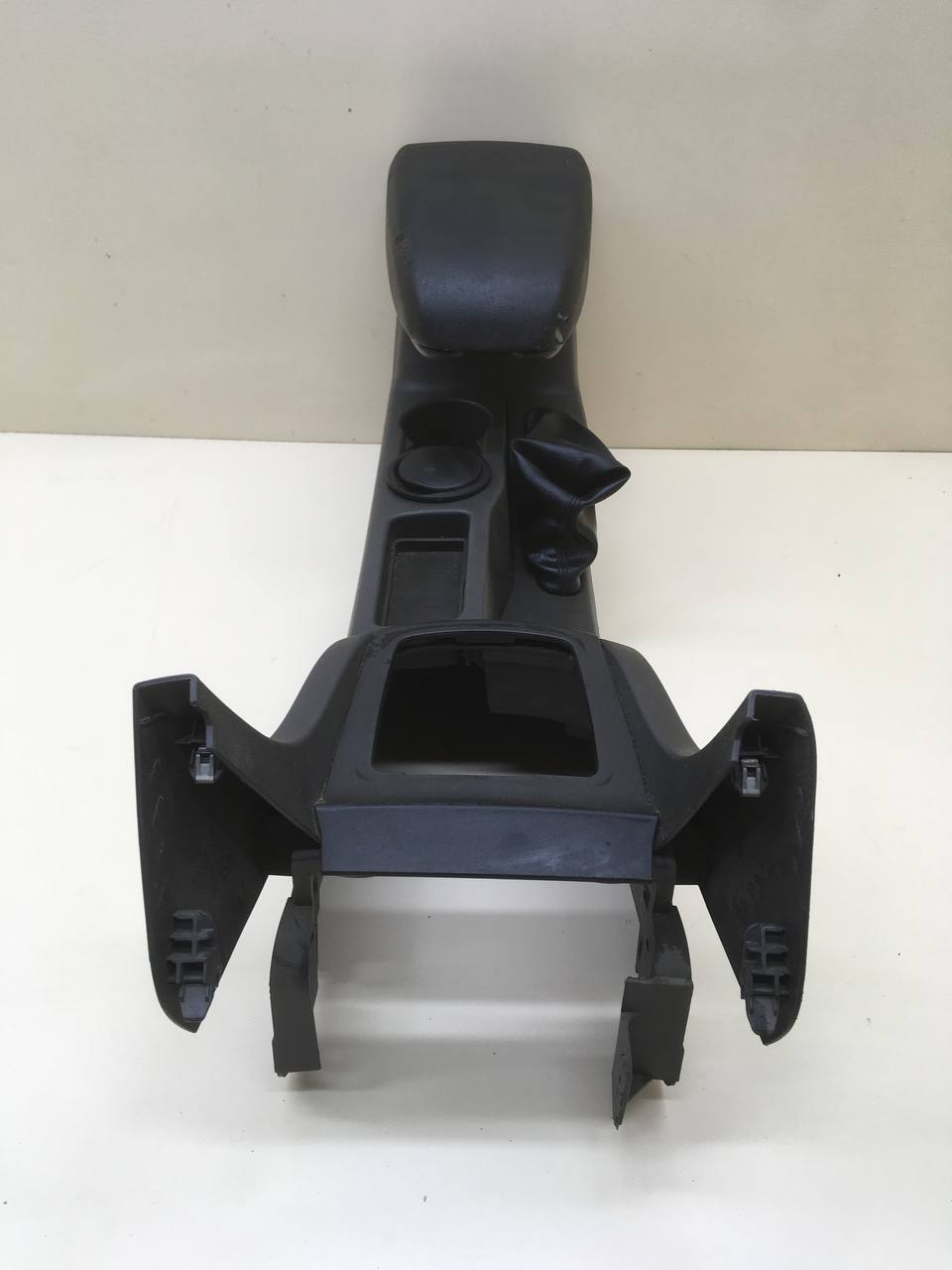 Консоль центральная Ford Focus 2 (DA) 2005-2008 Консоль центральная Ford Focus 2 (DA) 2005-2008
