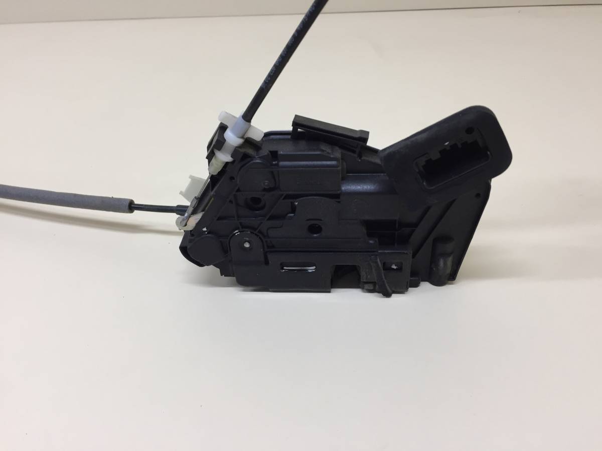 Замок двери передней правой Volkswagen Polo (MK5) 2011-2020