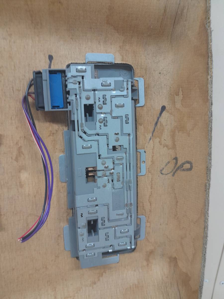 Обшивка потолка Nissan Almera (N16) 2000-2006