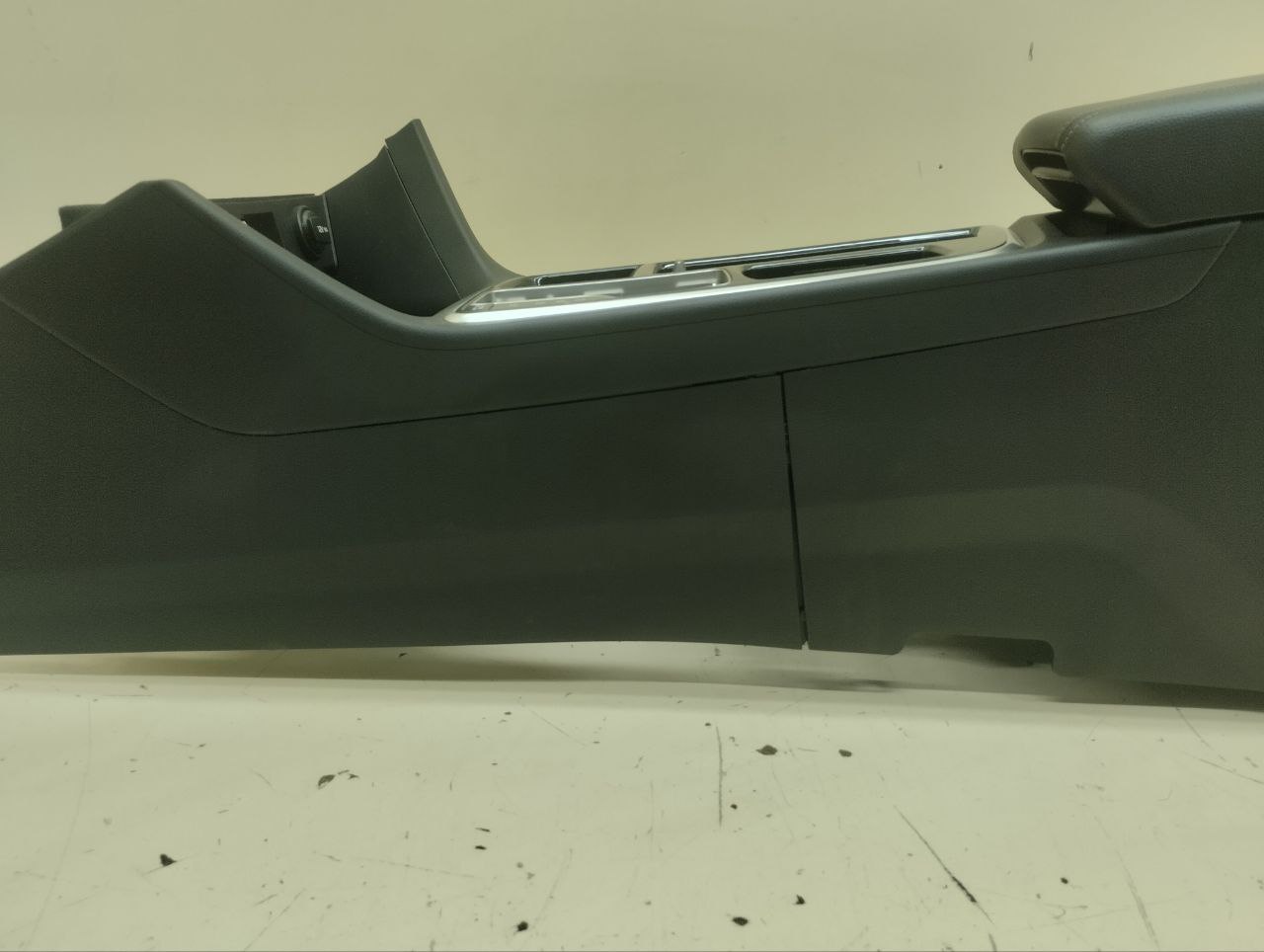 Консоль центральная Hyundai Sonata 7 (LF) 2017-2019 Консоль центральная Hyundai Sonata 7 (LF) 2017-2019