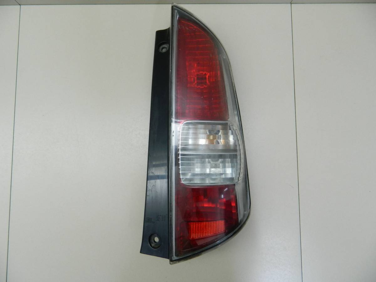 Фонарь задний правый Daihatsu Boon (M300) 2004-2010