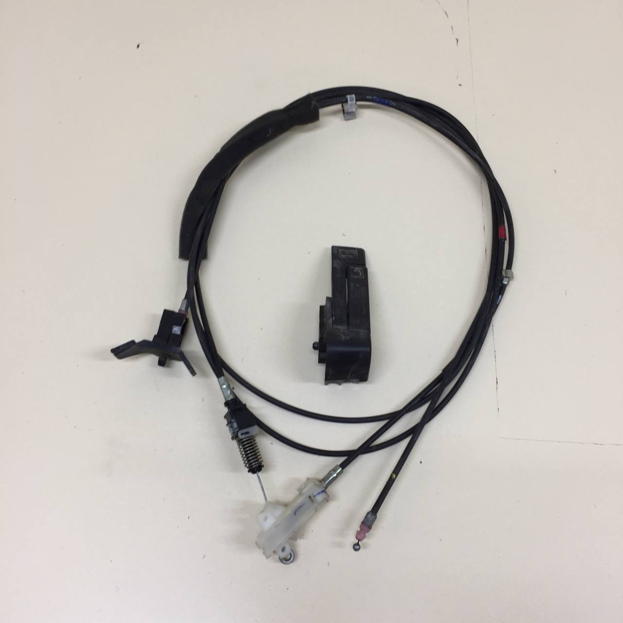 Ручка открывания багажника Mitsubishi Lancer X (CX, CY) 2007> Ручка открывания багажника Mitsubishi Lancer X (CX, CY) 2007>