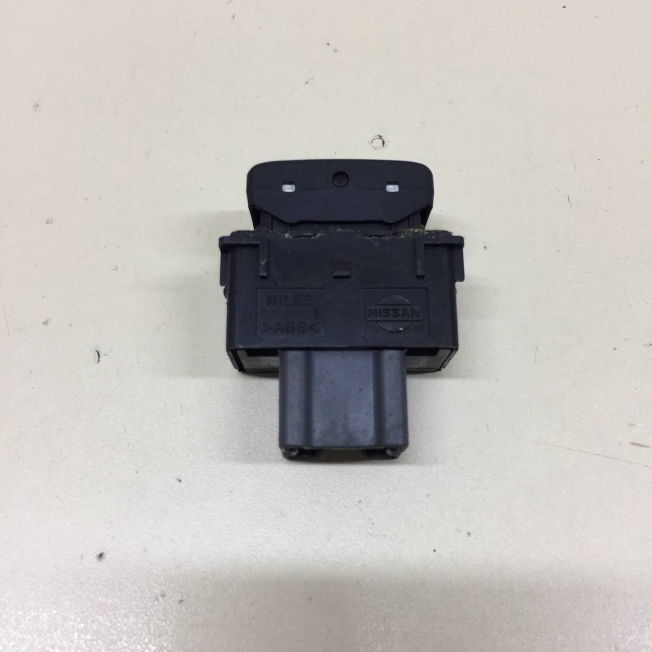 Кнопка обогрева сидений Nissan Note (E11) 2006-2013 Кнопка обогрева сидений Nissan Note (E11) 2006-2013