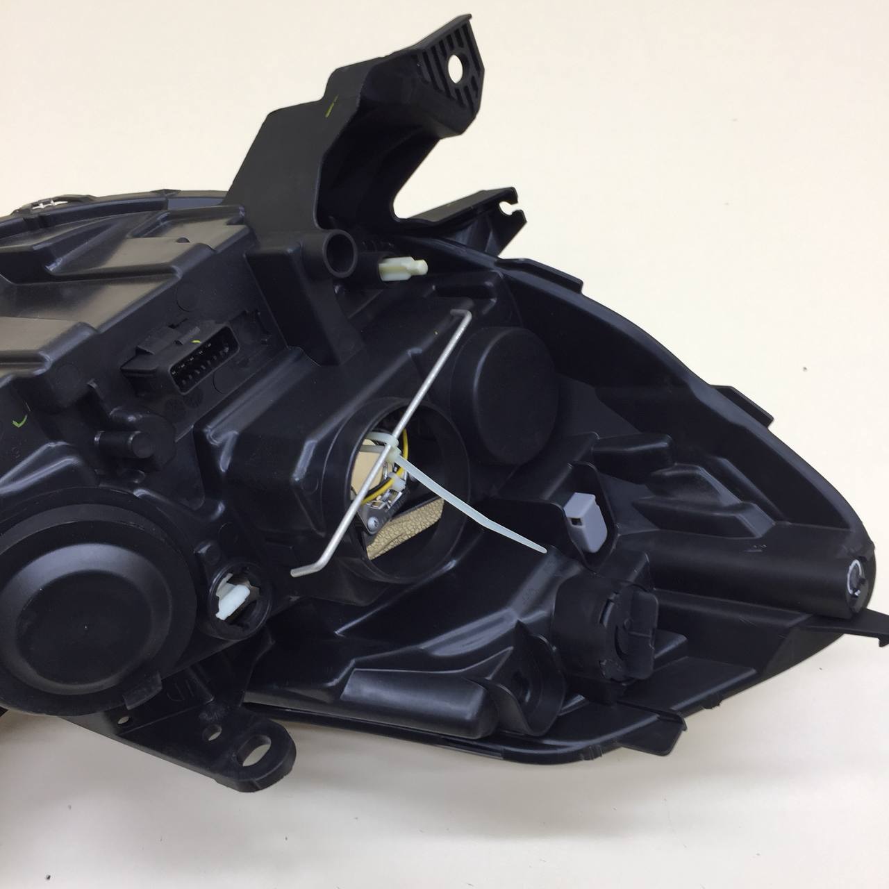 Фара левая Renault Clio (3) 2005-2012 Фара левая Renault Clio (3) 2005-2012