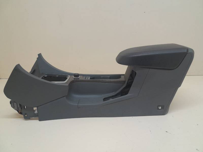 Консоль центральная Ford Focus 2 (DB) 2008-2011 Консоль центральная Ford Focus 2 (DB) 2008-2011