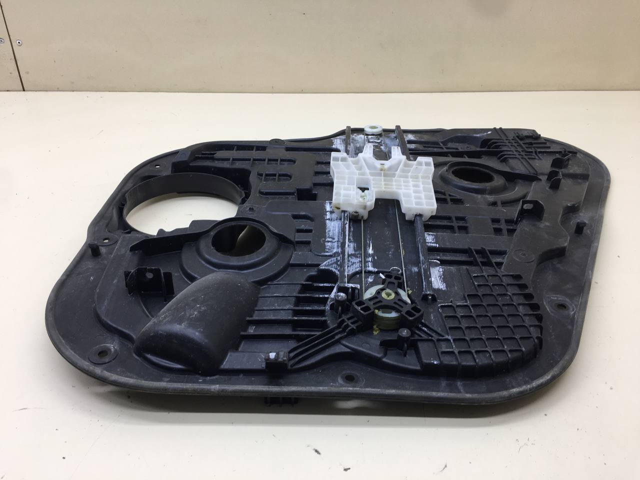 Стеклоподъемник электр. задний левый Kia Sorento (UM) 2015>