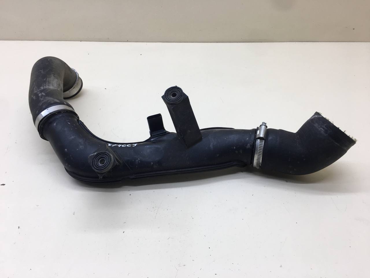 Патрубок интеркулера Volkswagen Tiguan (5N1) 2007-2011 Патрубок интеркулера Volkswagen Tiguan (5N1) 2007-2011