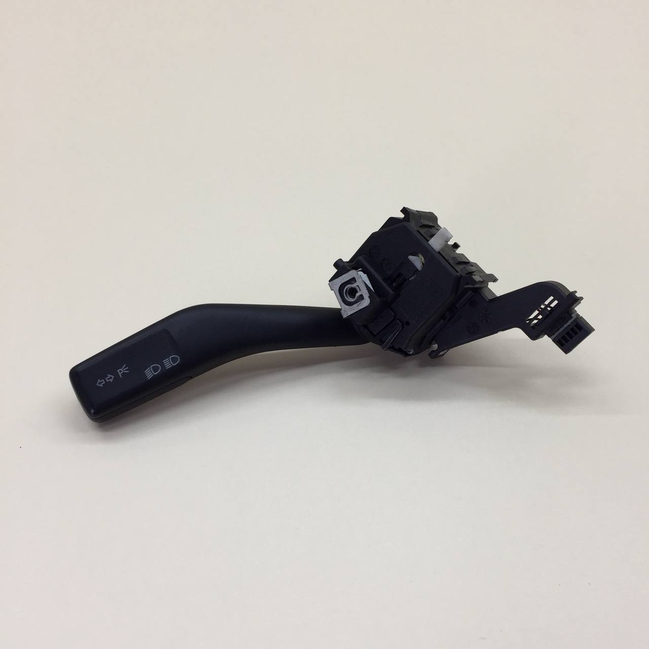 Переключатель поворотов подрулевой Skoda Octavia (A5 1Z-) 2004-2013