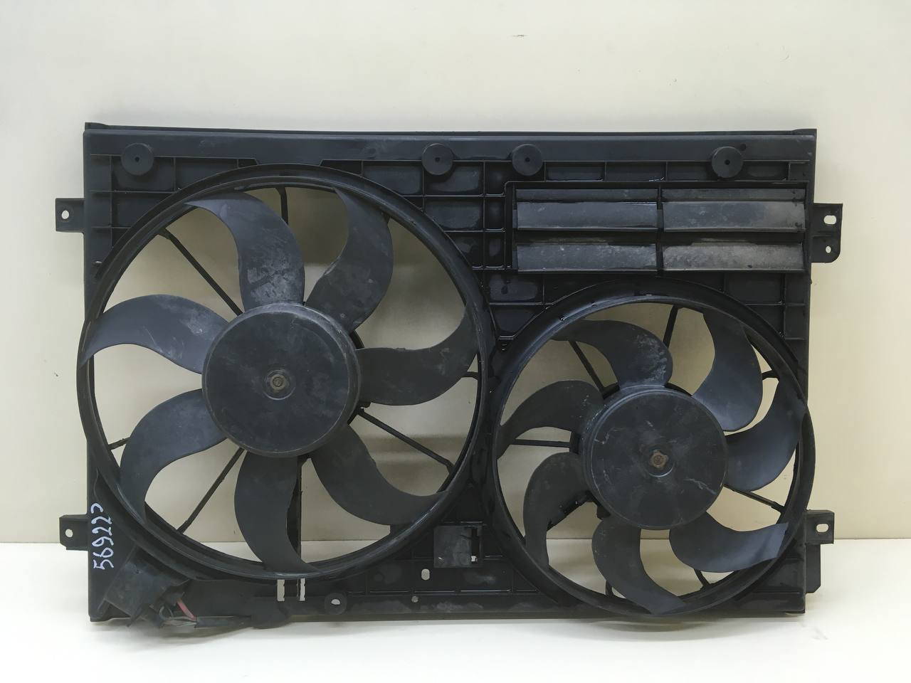 Диффузор вентилятора Volkswagen Tiguan (5N2) 2011-2016