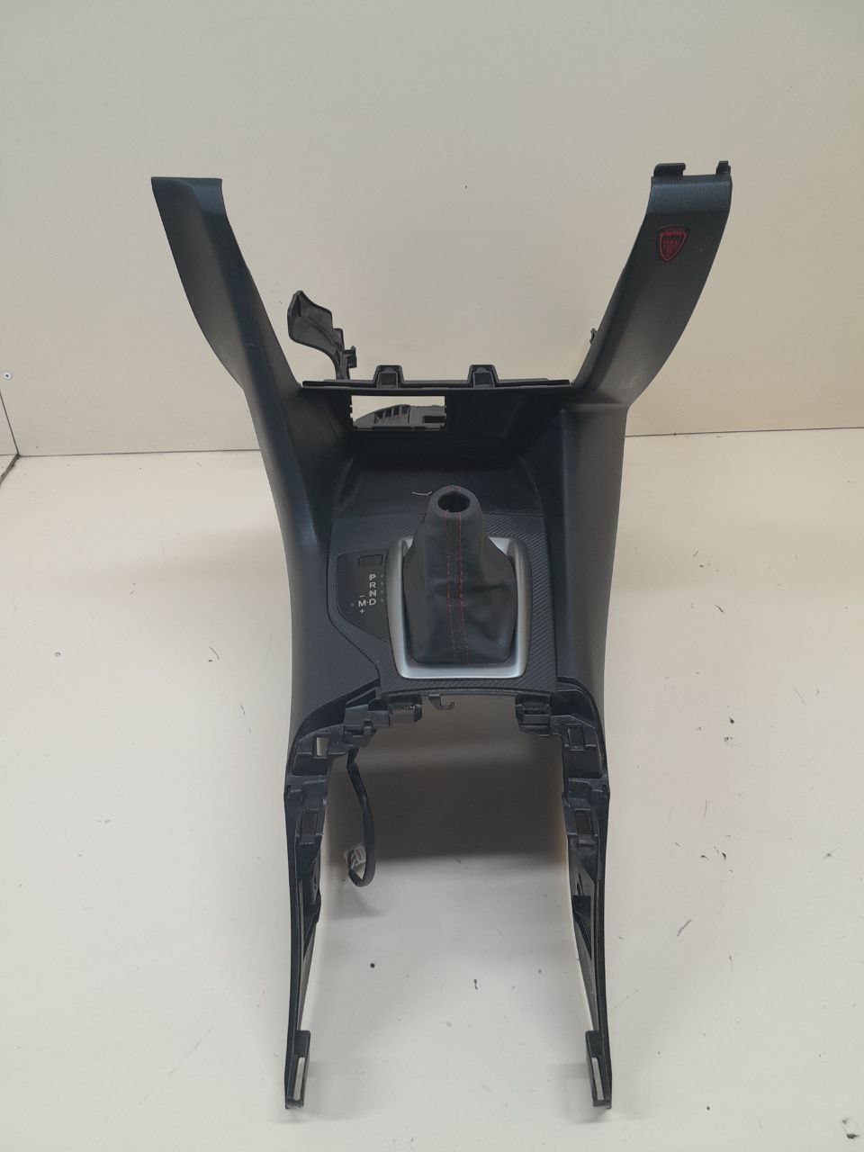 Консоль центральная Mazda Mazda 3 (BM) 2013-2016 Консоль центральная Mazda Mazda 3 (BM) 2013-2016