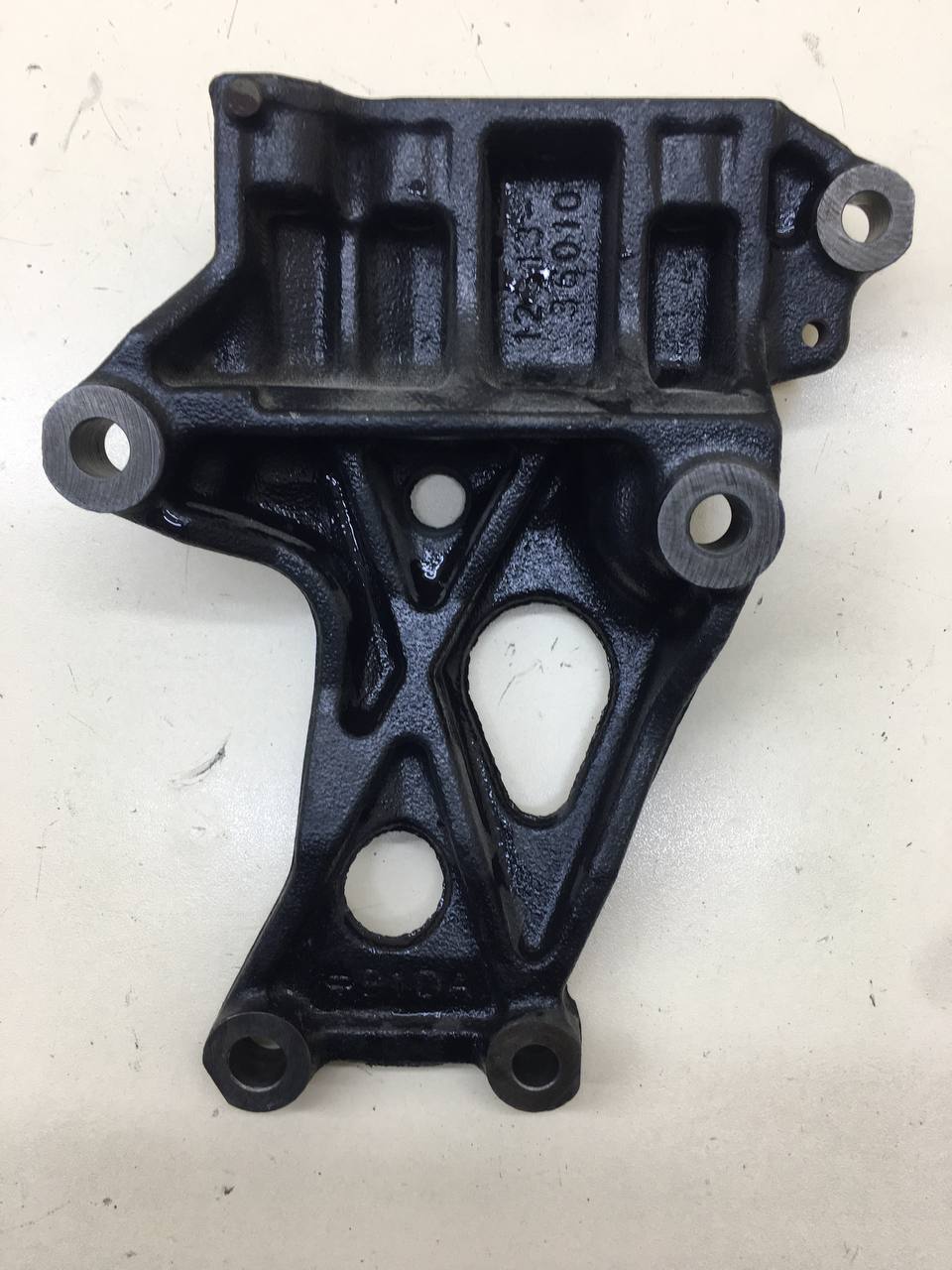 Кронштейн двигателя Toyota Camry (V50) 2011-2017 Кронштейн двигателя Toyota Camry (V50) 2011-2017
