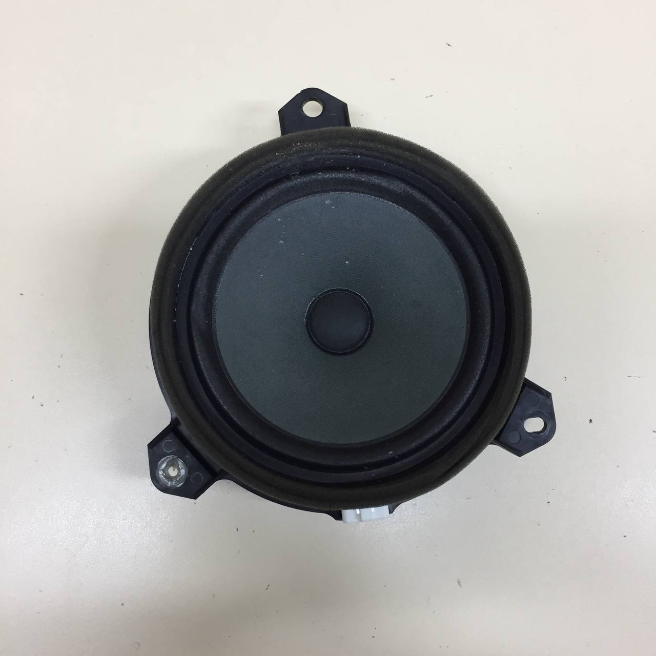 Динамик Toyota Rav 4 (XA40) 2013-2019 Динамик Toyota Rav 4 (XA40) 2013-2019