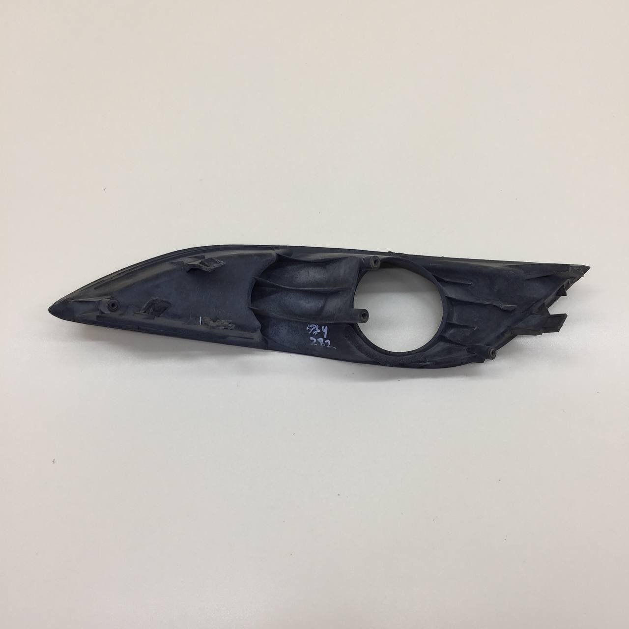 Рамка противотуманной фары правой Toyota Auris (E150) 2006-2012