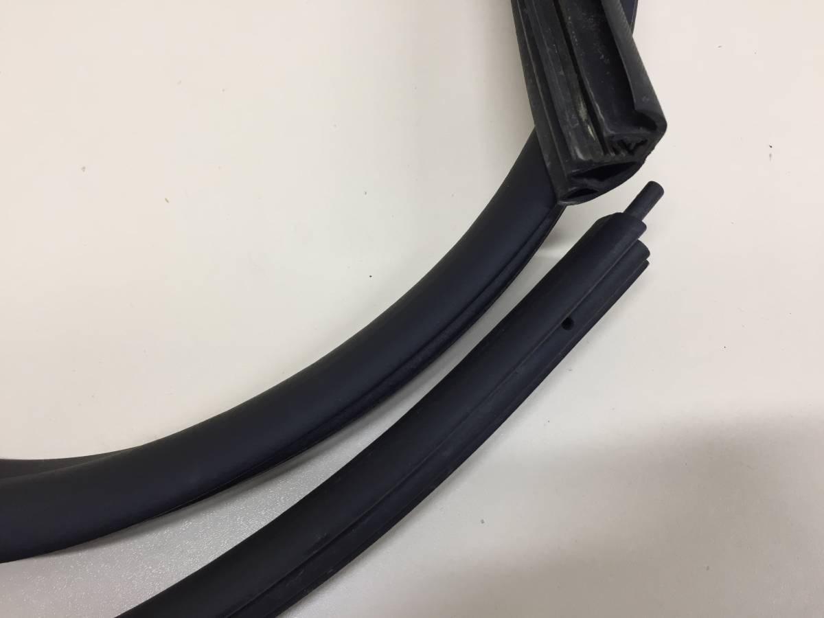 Уплотнитель проема двери задней левой Nissan Terrano (D10) 2014>