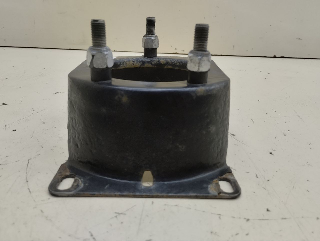 Кронштейн запасного колеса Chevrolet Niva 2009-2020