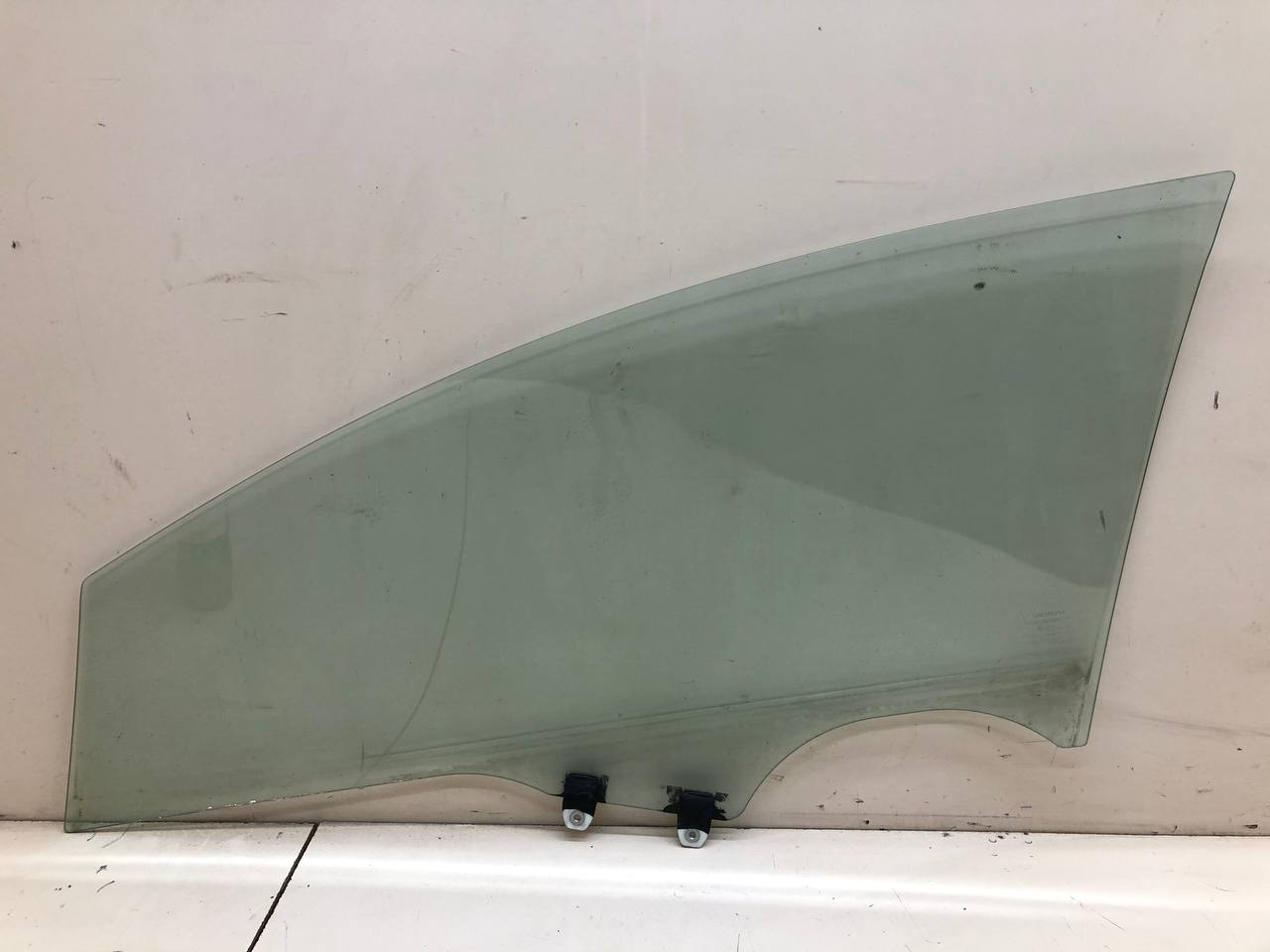 Стекло двери передней правой Honda Civic 4D 2006-2012