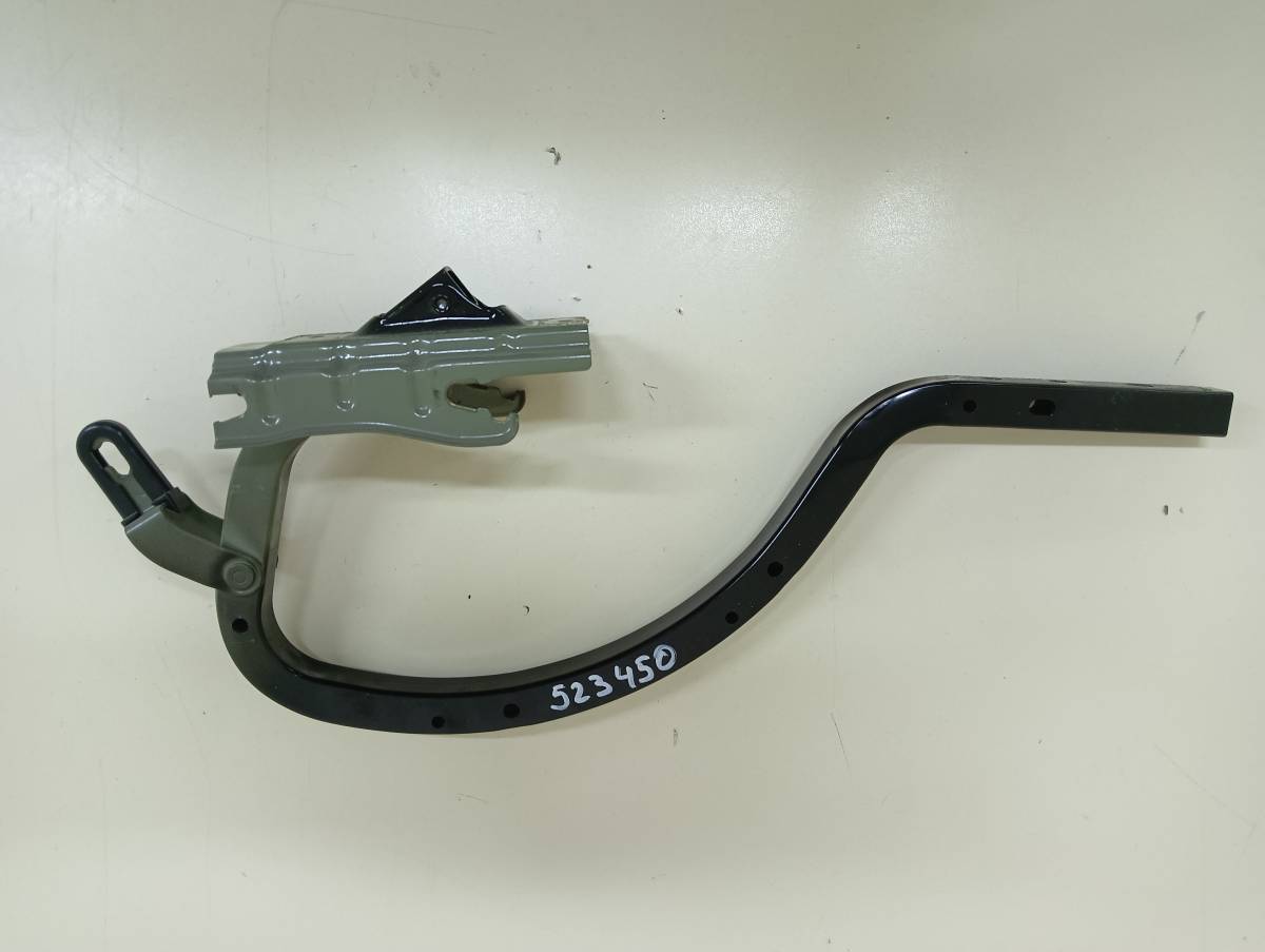 Петля крышки багажника Toyota Camry (XV50) 2011-2017 Петля крышки багажника Toyota Camry (XV50) 2011-2017
