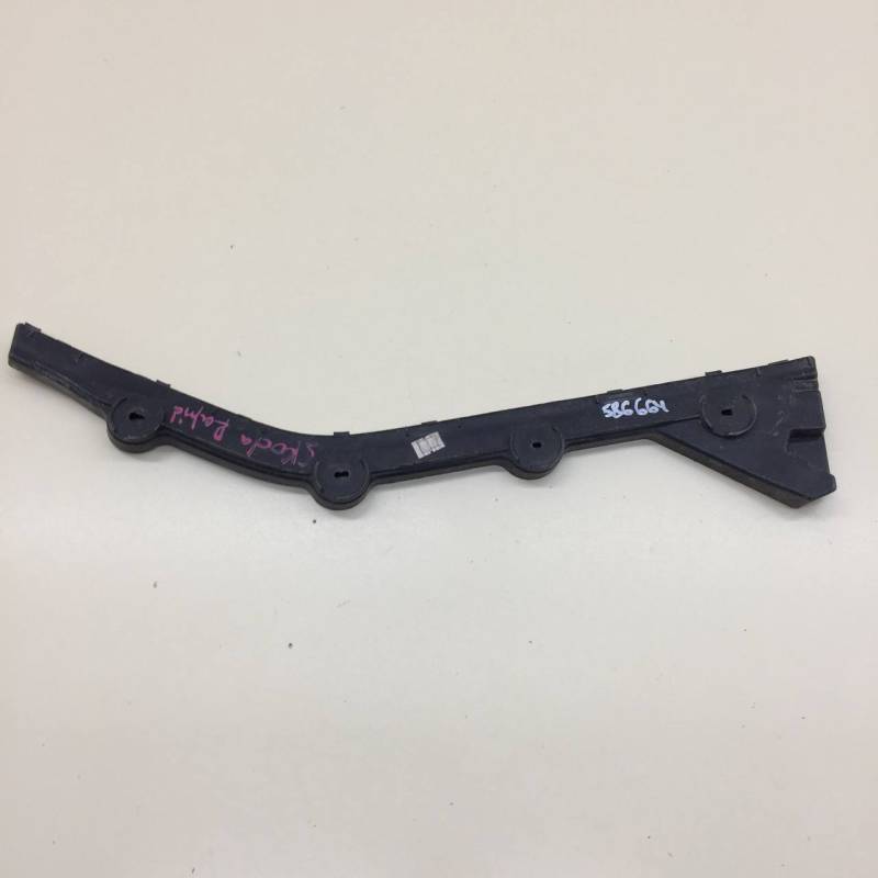 Кронштейн заднего бампера правый Skoda Rapid 2012-2020