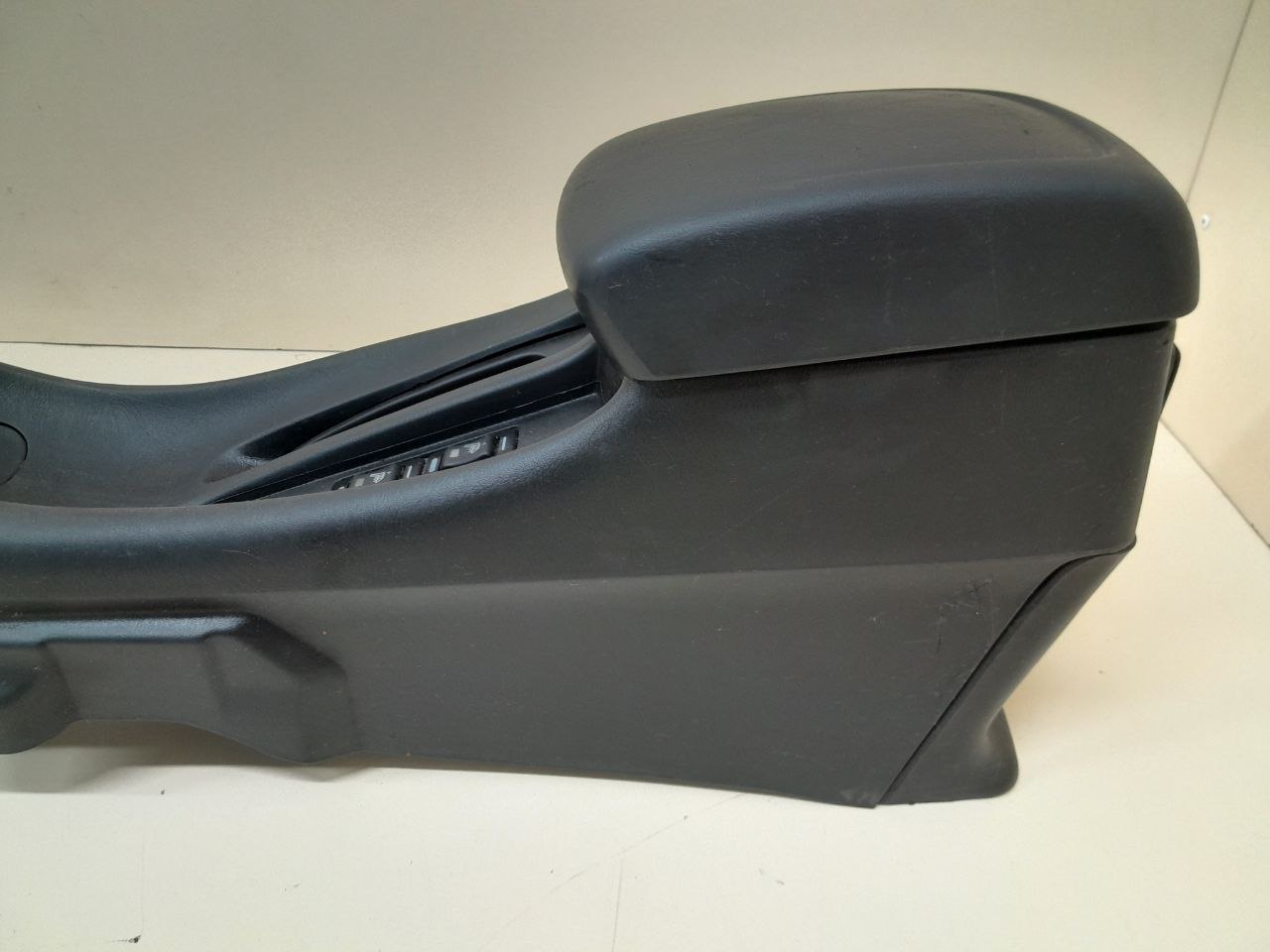 Консоль центральная Nissan Almera (N16) 2000-2006 Консоль центральная Nissan Almera (N16) 2000-2006