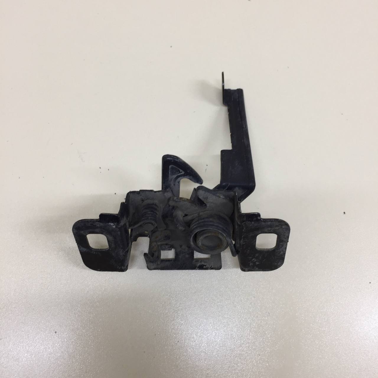 Замок капота Chevrolet Cruze (J300) 2009-2016 Замок капота Chevrolet Cruze (J300) 2009-2016
