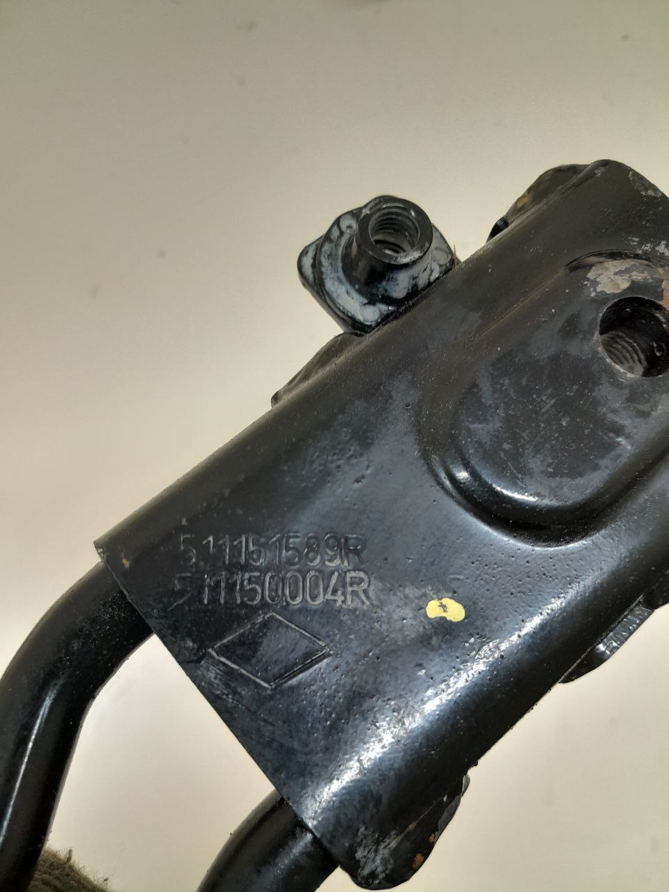 Крюк буксировочный Renault Duster (HSA, HSM) 2012>